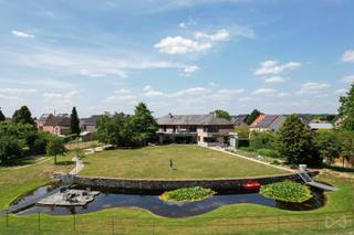 Te midden van een idyllisch landschap in Bierbeek, op een royaal zuidgericht perceel, ligt deze uitzonderlijke villa waar exclusiviteit, comfort...