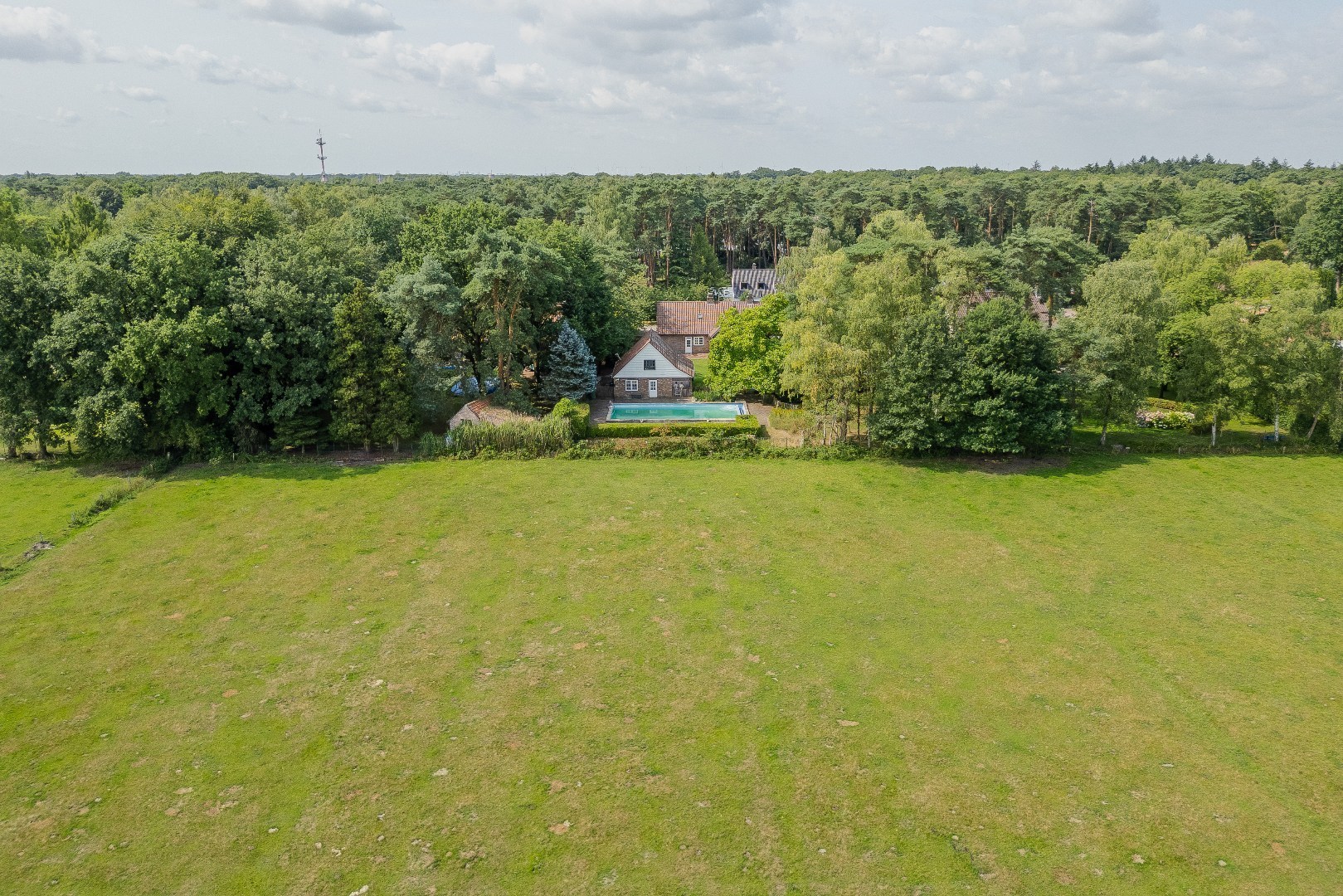 Charmante villa met zwembad en kantoor - foto 3