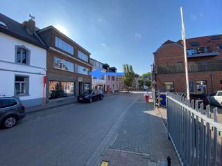***Viewing requests only by email: verhuur@domusvastgoed.be ***This conveniently located apartment in the center of Meise is situated on the first...