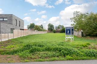 Bouwgrond voor open bebouwing nabij centrum Wiekevorst<br /><br />Algemeen:<br />
<ul>
<li>Gelegen in een rustige straat</li>
<li>Bouwgrond voor open bebouwing</li>
<li>Ligging nabij centrum Wiekevorst</li>
<li>Oriëntatie: Oosten</li>
</ul>
<br />Bouwvoorschriften:<br />
<ul>
<li>Bouwbreedte: Min 6 meter</li>
<li>Bouwdiepte gelijkvloers max 17m,</li>
<li>bouwdiepte 1e verdieping max 13m</li>
<li>bouwdiepte zadeldak max 10m diep</li>
</ul>
