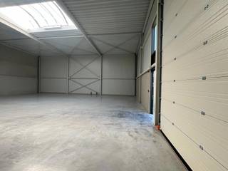 - nieuwbouw<br />- 1 sectionaal poort<br />- Bornem<br />- te huur<br />- per direct beschikbaar