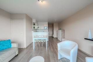 Prachtig 1-slaapkamer appartement te koop te Middelkerke, Westendelaan 100L. Dit instapklaar appartement bevindt op de eerste verdieping en...