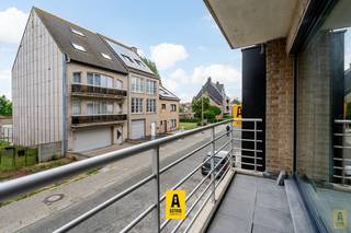 Centraal gelegen appartement vlakbij winkels, openbaar vervoer en op twee minuten stappen van de zee! Gesitueerd in het gezellige toeristische...