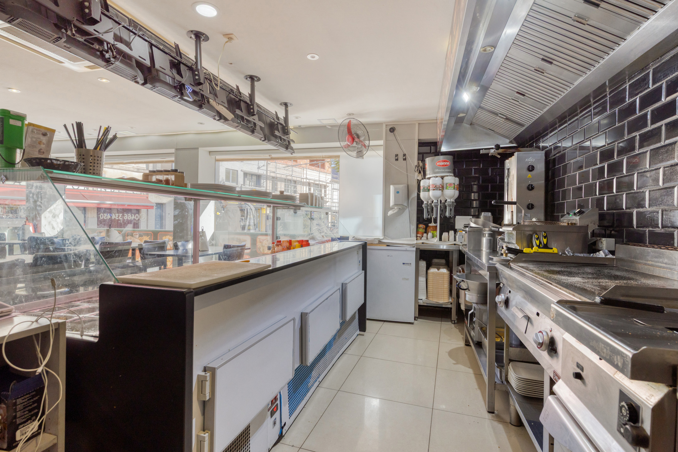 Opbrengsteigendom: 2 appartementen en 1 handelsgelijkvloers. - foto 4