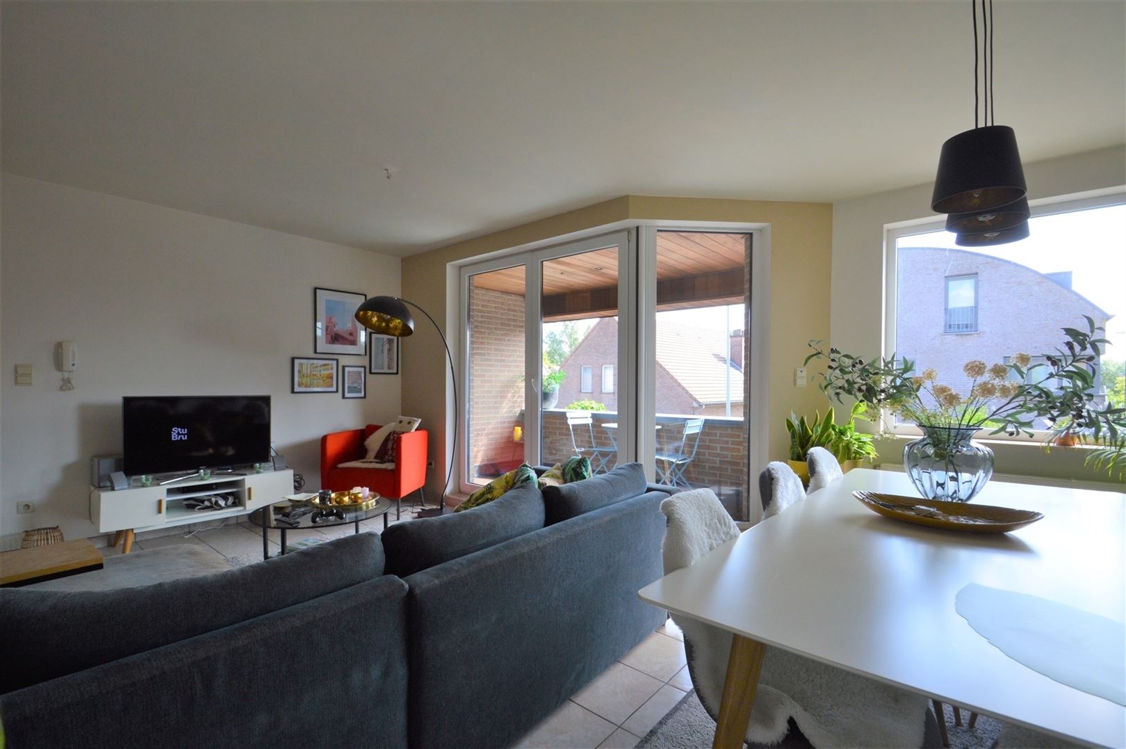Instapklaar appartement op eerste verdieping met terras en garage. - foto 3