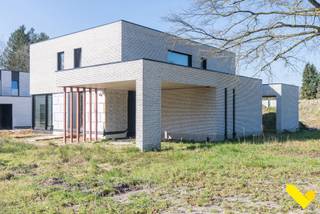 Energiezuinige nieuwbouwwoning, naar eigen smaak af te werken!Deze ruime nieuwbouw villa biedt u de unieke kans om de afwerking volledig naar uw...
