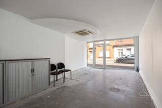 Te koop in Niel Unieke combinatie van wonen & werken op toplocatie!Ontdek deze uitzonderlijke opportuniteit: een volledig gerenoveerd...