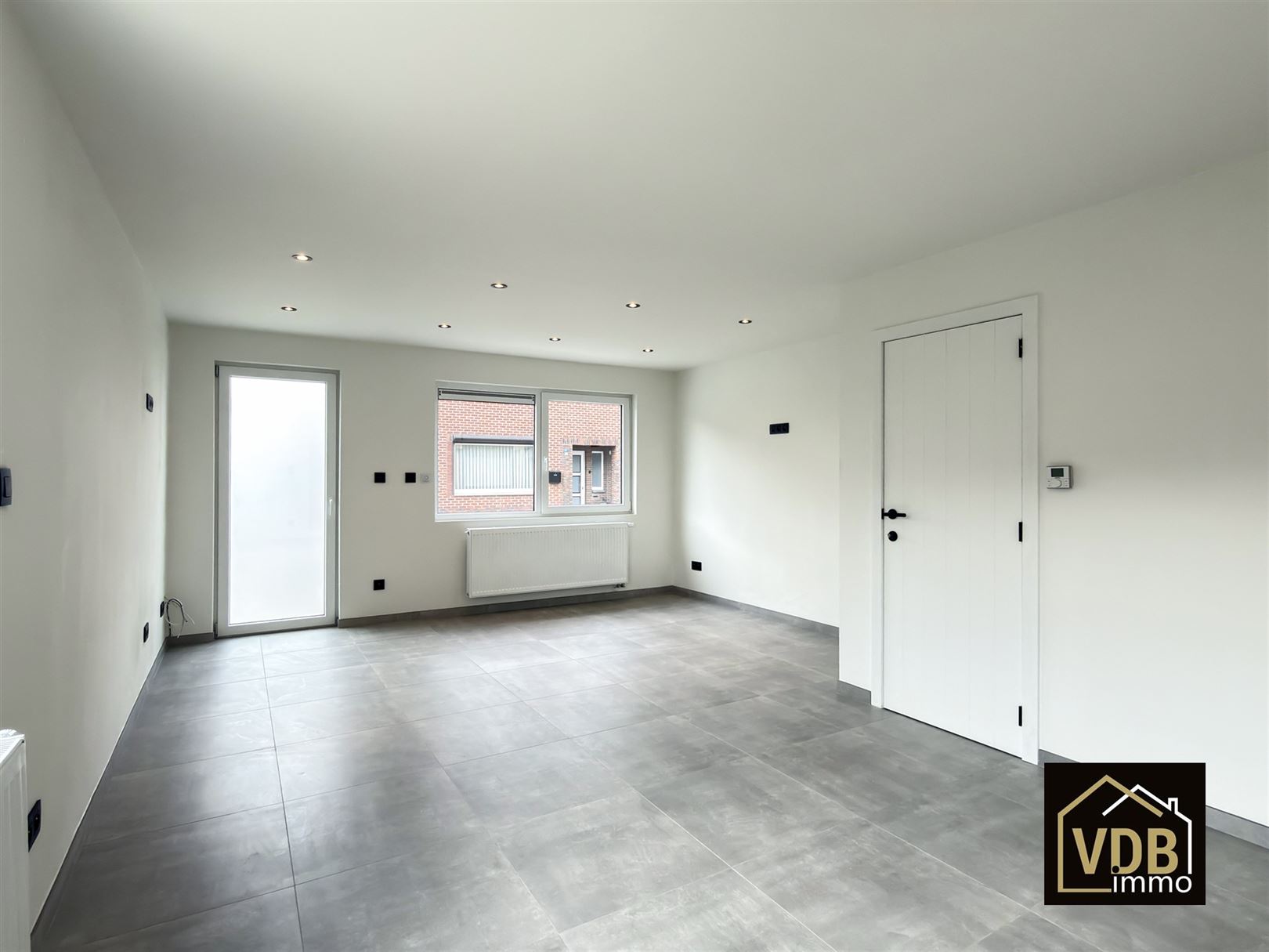 HALF OPEN BEBOUWING MET 4 SLAAPKAMERS EN GROTE GARAGE - foto 5