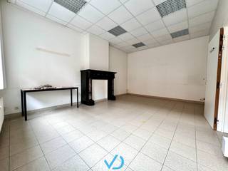 In de D'Hondtstraat, op een uiterst centrale locatie in het hart van Ieper, vinden we deze bijzonder ruime woning terug. Dankzij haar...