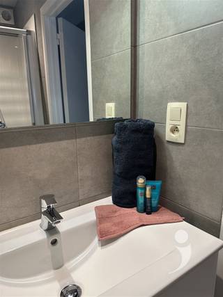 Mooi appartement in Nieuwpoort-Bad.Gelegen vlak aan het Sint-Bernardusplein, nabij Dijk, Winkelstraat en Tram bevindt dit appartement zich op een...