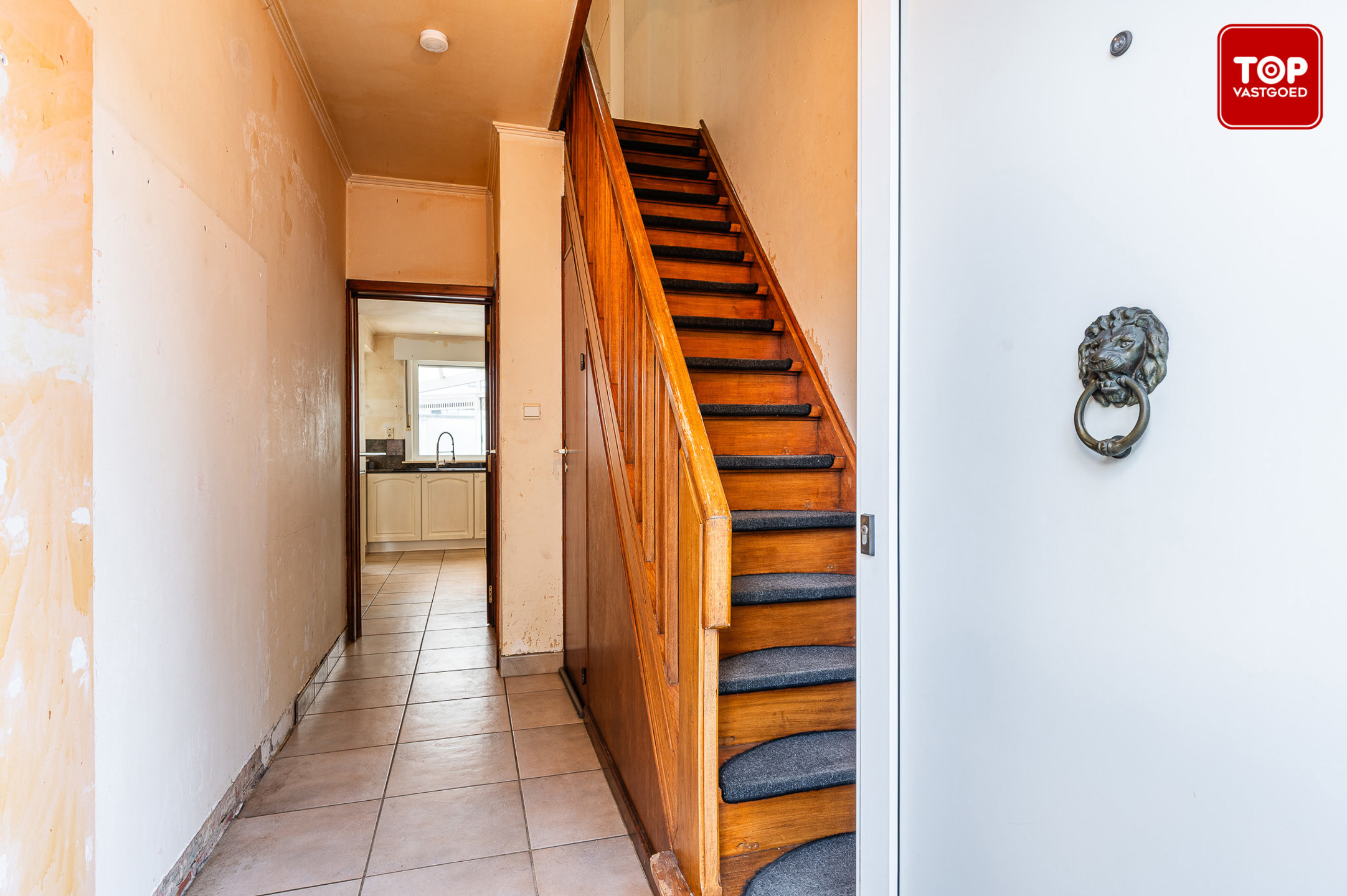 Te renoveren half open woning met tuin en garage. - foto 4