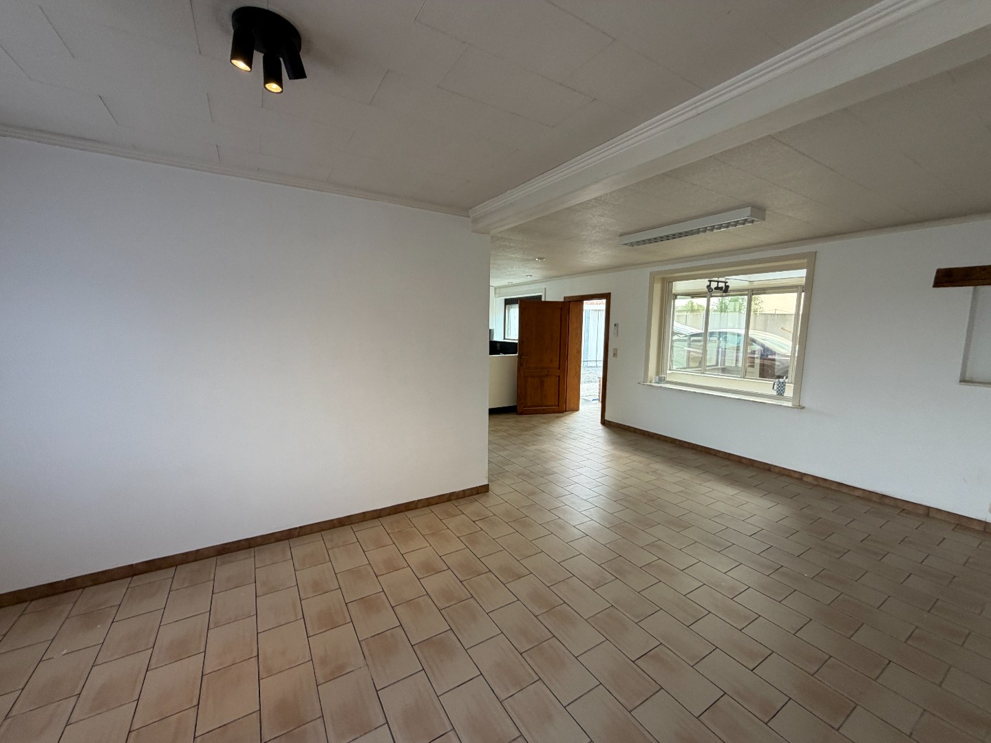 Woning met 3 slaapkamers en garage - foto 3