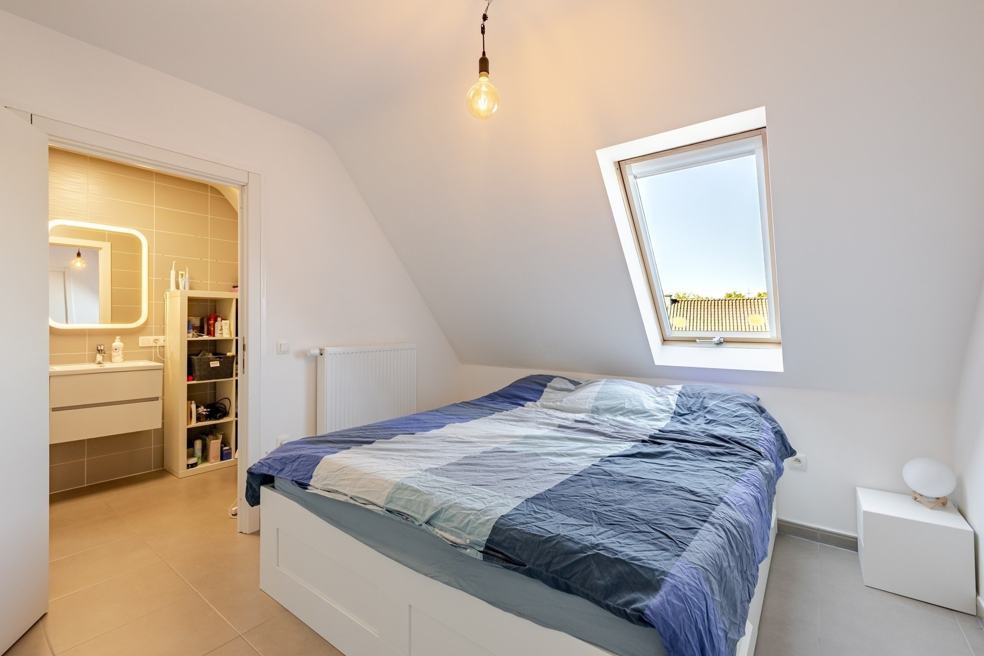 Lichtrijk duplexappartement met 2 SLPK, 2 badkamers &amp; garage - foto 4