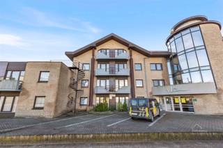 Instapklaar gelijkvloers appartement op de Kustbaan – Sint-IdesbaldHandig en gezellig appartement op toplocatie in residentie Diga Verde, op...