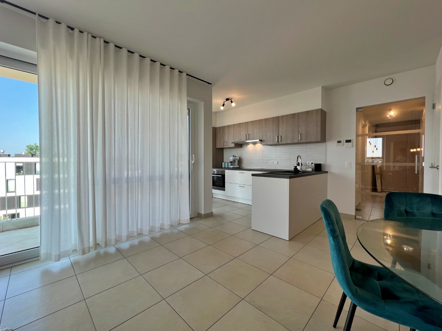 Instapklaar appartement met 2 slaapkamers en ondergrondse parkeerplaats te huur in centrum van Aalter - foto 4