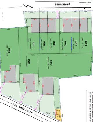 Residentieel gelegen en zuidwest georiënteerde bouwgrond geschikt voor open bebouwing met een totale oppervlakte van 1454 m².<br />Gunstig gelegen vlakbij winkels en met vlotte bereikbaarheid van E19 en A12 en winkels.<br /><br />Straatbreedte is 15m. Toegelaten voorgevelbreedte max. 9,5 m, achtergevelbreedte max. 9,5m en met bouwdiepte gelijkvloers van max. 15m.<br />Zowel plat dak als zadeldak toegelaten.<br />Dubbele bouwlaag of laagbouw / bungalow mogelijk.<br /><br />Vrij van aannemer en zonder enige bouwverplichting.<br />Stedenbouwkundige voorschriften beschikbaar op aanvraag.<br /><span>Voor verdere inlichtingen contacteer Quirijn Pannecoucke op quirijn.pannecoucke@durabrik.be of via 0476 66 61 39</span><br />