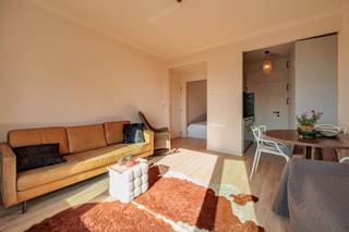 <p><span>This </span><span>bright studio </span><span>is located in the heritage building </span><span>Résidence Estoril</span><span> on the Doornelei. Besides the beautiful view of Domein Hertoghe and the Boker Tov on the ground floor, this studio is located in a prime location. The King Albert Park, De Koninck Brewery, the Markgravelei and all major roads are just a stone's throw away.</span></p><p><span> </span></p><p><span>This nice studio has many positive features since it is located on the 6th floor and overlooks the trees of </span><span>Domain Hertoghe</span><span>.</span><span> Furthermore it has </span><span>renewed windows (HR glazing)</span><span>, a separate corner that can serve as a bedroom and a </span><span>habitable surface</span><span> of </span><span>38m² </span><span>(cfr. EPC) </span>. </p><p><span> </span></p><p><span>Classification</span></p><p><span>- spacious, bright living space through bay window</span></p><p><span>- provision for bedroom</span></p><p><span>- kitchen with cupboards</span></p><p><span>- bathroom with shower, sink and toilet</span></p><p><span>- open and green view on the Domain Hertoghe</span></p><p><span> </span></p><p><span>General </span></p><p><span>- elevator present</span></p><p><span>- heating and water shared</span></p><p><span>- super central location near several campuses and important roads</span></p><p><span>- ideal investment / first purchase</span></p><p><span> </span></p><p><span>Are you interested in this bright studio for sale on a top location in Antwerp, are you looking for other real estate or do you want to know the value of your property? Then BOLT immo is the right place for you! We will gladly help you.</span></p><p><span> </span></p>