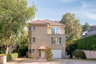 Te koop: Exclusieve villa in Kraainem Adres: Sint-Antoniuslaan 17, 1950 Kraainem Vraagprijs: €1.325.000 Bewoonbare oppervlakte: 411 m² EPC-score:...