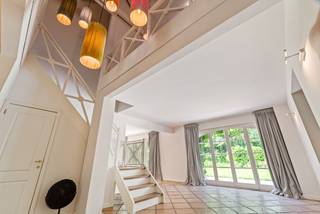 Zeer mooi onderhouden villa in landelijke cottage stijl gelegen in uiterst rustige, doodlopende straat in residentiële omgeving te Oud-Turnhout...