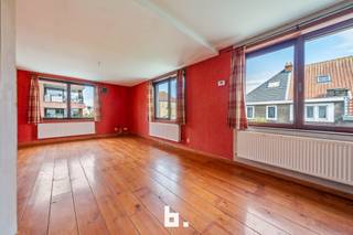 Dit opbrengsteigendom is gelegen tussen het oude stadscentrum van Oostende en Mariakerke op een aantrekkelijke locatie nabij winkels, openbaar...