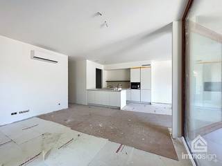 PLUSPUNTEN VAN HET PROJECT:<br />+ zongerichte oriëntatie<br />+ groene omgeving<br />+ grote terrassen<br />+ ruime appartementen<br />+ exclusiviteit ten top<br />+ energieneutraal<br />+ dakterrassen en groendaken<br />+ ventilatie D<br />+ warmtepomp lucht/water<br />+ vloerverwarming<br /><br />AANNEMERS:<br />+ keuken: Sleurs &amp; Vangompel<br />+ badkamer: Facq<br />+ vloeren: 4D tegels<br /><br />FINANCIERING:<br />Opgelet: voor woningen gelegen in België zijn enkel Belgische hypotheken mogelijk. Maak tijdig een afspraak zodat u zich op voorhand kan bevragen over de mogelijkheden.<br />Kandidaat-kopers die hun financiële plaatje al hebben voorbereid, wekken altijd meer vertrouwen.<br /><br />SUCCESVOL VERKOPEN?<br />Dankzij succesvolle transacties zijn wij steeds op zoek naar nieuw aanbod. Overweegt u te verkopen of te verhuren? Informeer vrijblijvend naar onze werkwijze.<br /><br />HOUD ME OP DE HOOGTE:<br />Niet gevonden wat u zocht? Schrijf u gratis in op onze website zodat u vrijblijvend op de hoogte wordt gebracht van nieuw aanbod: https://www.immosign-plus.be/nl/hou-me-op-de-hoogte/<br /><br />Wilt u graag meer weten over deze instapklare luxueuze appartementen? Contacteer ons dan voor vrijblijvende info op +32 89 87 03 67 of elke@immosign-plus.be. Tot binnenkort?