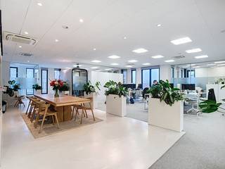 Gelegen op de vijfde en hoogste verdieping vinden we deze high-end kantoorruimte van +/- 325m² met terras terug. Het kantoor is voorzien een...