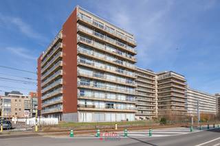 Gesloten garagebox te huur op jaarbasis in de centraal gelegen residentie Ysera I te Nieuwpoort-Bad op verdieping -2.Afmetingen:- diepte: 5 m-...