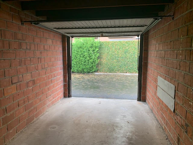 Droge garagebox met kantelpoort - centrum Harelbeke te huur via - EXPERT IMMO - photo 5