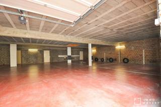 Binnenstaanplaats gelegen in residentie Le Rallye, Jozef Nellenslaan 175 te Knokke-Heist.De binnenstaanplaats is makkelijke te bereiken en bevindt...