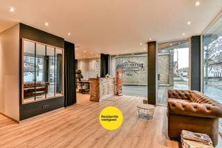 Dit instapklare handelspand van 66 m², in gebruik genomen in 2015, combineert een praktische indeling met veel lichtinval dankzij de raampartijen...