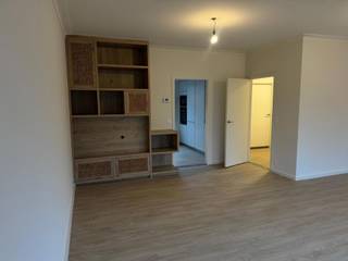 In de Lindendreef te Hoogstraten bevindt zich dit gerenoveerde duplexappartement. Indeling & troeven: Inkomhal met apart toilet, keuken met...