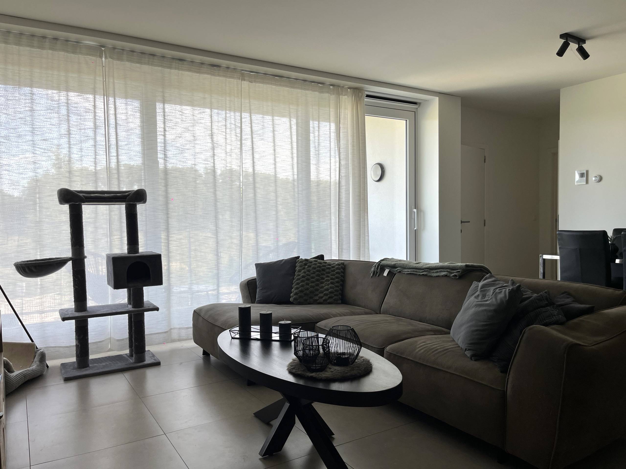 Nieuwbouwappartement met twee slaapkamers en autostaanplaats op rustige locatie te Brugge - foto 5