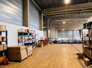 Malle: magazijn 2.180m² en kantoor 210m² te huur in de Industriezone van Malle te huur op de site van de voormalige meubelfabriek De Kempen, in...