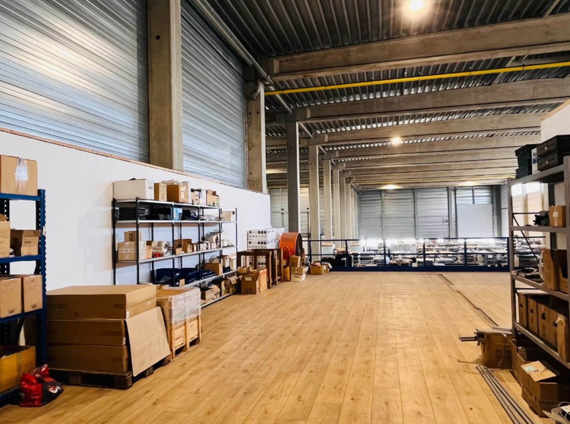  Malle: magazijn 706 B+C : 2.180m² en kantoor 210m²   te huur  in de Industriezone van Malle - foto 3