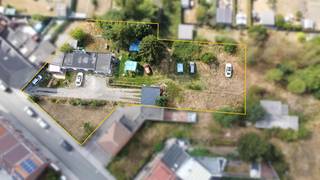 Dit ruim perceel van circa 1.927 m² (volgens kadaster) heeft een straatbreedte van ongeveer 28 meter en biedt, na afbraak van de huidige...