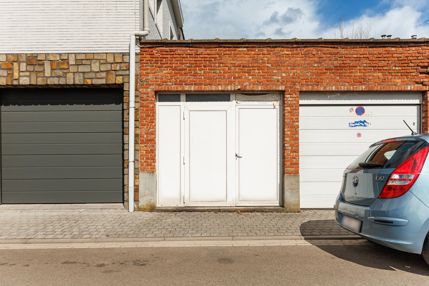 Uniek multifunctioneel gebouw met polyvalente ruimte (±300 m²) en gerenoveerde triplexwoning met terras. - photo 2