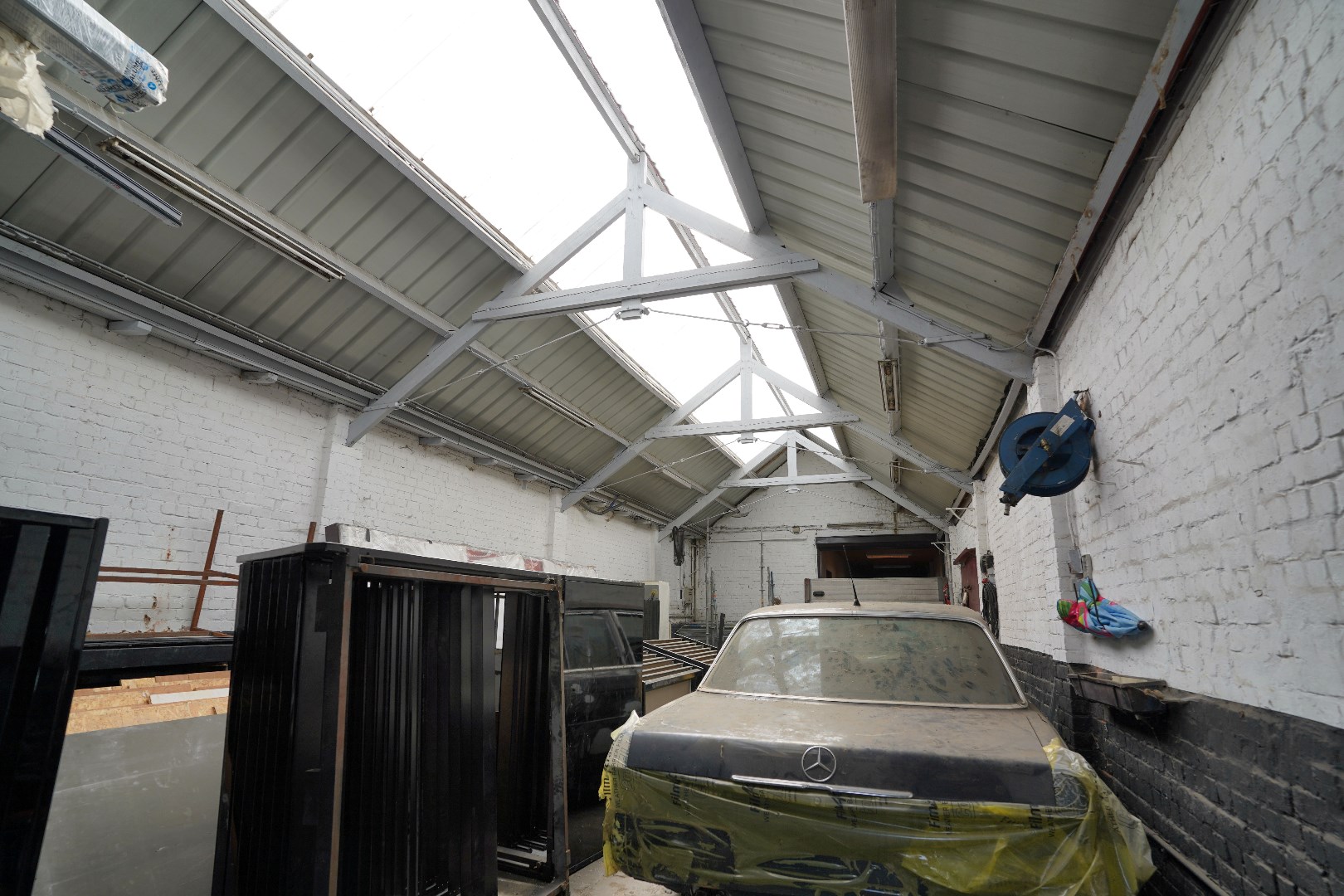 Goed gelegen huis 4 slaapkamers met atelier en grote koer. - foto 5