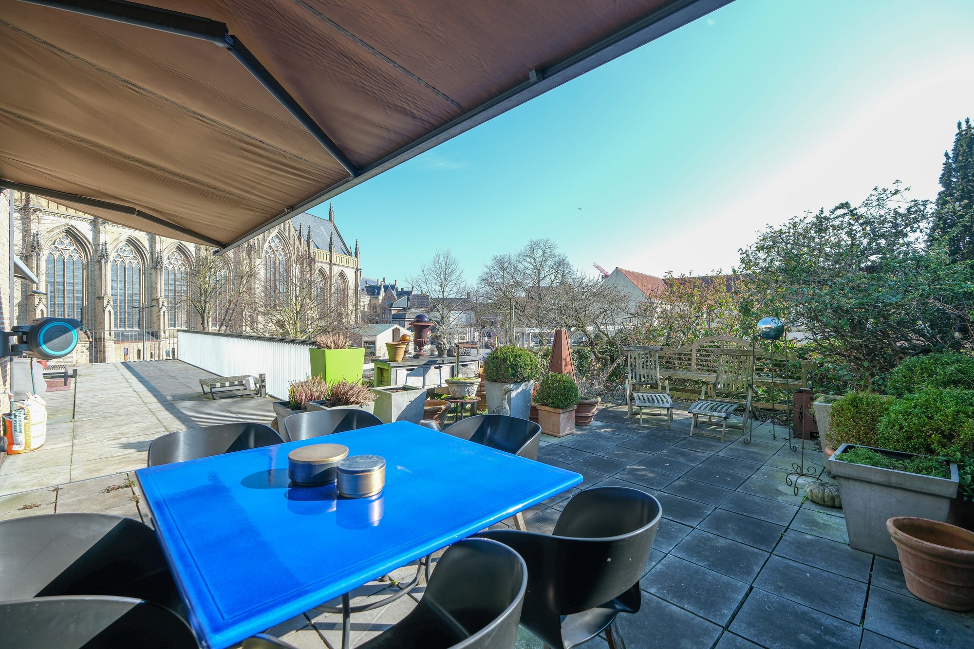 Heel ruime stadswoning met kantoren en tuin - foto 3