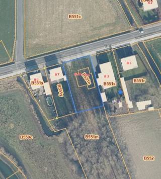 Bouw uw vrijstaande woning op een zuidgericht perceel.<br /><br />Aan de Rollegem-Kapelsestraat is een mooi lot bouwgrond beschikbaar voor een vrijstaande woning met vier vrije gevels. Het perceel is zuidgericht, wat het optimaal maakt voor een woning met een lichtrijke leefruimte, een aangename achtertuin en een uitstekende oriëntatie voor zonnepanelen en passieve zonnewinst.<br /><br />De bouwmogelijkheden zijn bijzonder ruim. Het perceel laat veel vrijheid toe in uw ontwerp: een klassieke villa, een hedendaagse woning met strakke lijnen, of een woning met een landelijke stijl of iets daartussenin. Ook qua indeling, oprit, garage en bijgebouwen is er voldoende ruimte om alles op uw manier te plannen. Een ideale start voor wie eindelijk de woning wil bouwen die bij hem of haar past.<br /><br />Rollegem-Kapelle ligt centraal tussen Roeselare en Kortrijk, met scholen, winkels en het centrum van Sint-Eloois-Winkel op korte afstand. Een rustige dorpsligging dus.<br /><br />voor meer info, neem contact op met Belistate 