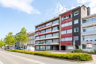 <p>Te koop: appartement in het centrum van Vilvoorde met terras en garage.</p><p><br /></p><p>Dit appartement combineert een centrale ligging met een praktische indeling en een gunstig EPC B-label. Gelegen aan de Hendrik I lei in Vilvoorde geniet u van een vlotte bereikbaarheid, nabij scholen, openbaar vervoer, invalswegen en het ziekenhuis. De lichtrijke woonkamer sluit aan op het terras, wat zorgt voor extra wooncomfort. Daarnaast beschikt het appartement over een private garage, een belangrijke troef in het centrum. Een interessante opportuniteit voor wie een appartement wil kopen in Vilvoorde.</p><p><br /></p><p>Belangrijkste ruimtes:<br />• Woonkamer (24,6 m²) met aangename lichtinval en toegang tot het terras<br />• Keuken (4,8 m²) met praktische indeling<br />• Slaapkamer (15,4 m²) met voldoende ruimte voor een dubbel bed en kastruimte<br />• Badkamer (4,3 m²)<br />• Berging (6,8 m²) voor extra opslagruimte<br />• Terras (10,2 m²) waar u rustig kan genieten van de buitenruimte</p><p><br /></p><p>Troeven:<br />• EPC B voor een energiezuiniger wooncomfort<br />• Centrale ligging in het centrum van Vilvoorde<br />• Private garage inbegrepen</p><p><br /></p><p>Neem vandaag nog contact op met je ERA-makelaar voor een bezoek.</p><p><br /></p><p>JOUW DROOMAPPARTEMENT. ZO GEVONDEN!</p>