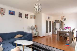 <p><span>BORGERHOUT | RUIM APPARTEMENT MET DRIE SLAAPKAMERS OP CIRCA 94m²| EPC C</span><span> | GUNSTIG GELEGEN OP DE VIERDE VERDIEPING VAN HET GEBOUW | </span></p><p><span>Indeling als volgt : ruime, lichtrijke leefruimte - gesloten keuken met terras - badkamer met ligbad en lavabomeubel - gastentoilet - drie slaapkamers. Er is een lift aanwezig in het gebouw. </span></p><p><span>Gemeenschappelijke kosten: € 349,00 (incl. blokpolis, onderhoud gebouw, nutsvoorzieningen gemeenschappelijke delen, water en verwarming.</span></p><p><span> </span></p><p><span> </span></p>