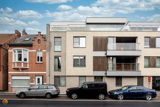 Op een uitstekende locatie in het centrum van Putte bevindt zich dit recent appartement met 2 slaapkamers en carport. U bevindt zich hier...