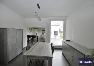 !! Kijkdag - Visit and Bid 12 juli !!Dit charmante huis,  gelegen in het rustige Gullegem, biedt een perfecte balans tussen comfort en ruimte. Kom...