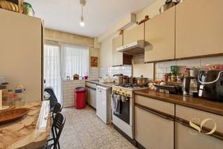 We stellen u dit appartement van 113 m² volgens EPC voor, gelegen op de 1e verdieping van een gebouw van 5 verdiepingen met lift, ideaal gelegen...