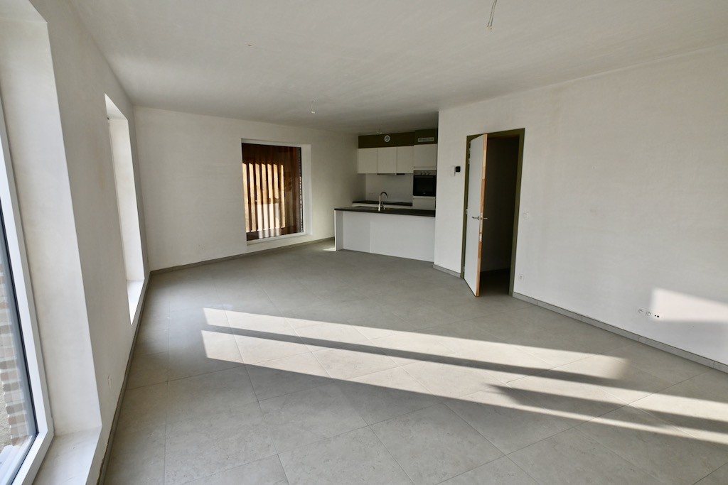 Ruim gelijkvloers appartement met 3 slaapkamers ! - foto 3