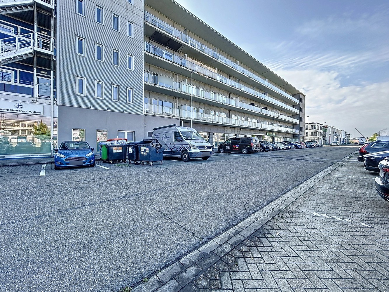 Kantoor op toplocatie met gratis parking en terras! - foto 1