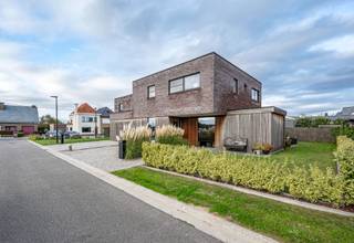 Moderne en recente woning dd. 2020 gelegen in een rustige residentiële woonbuurt en doodlopende straat; Ligging met goede verbindingen naar...