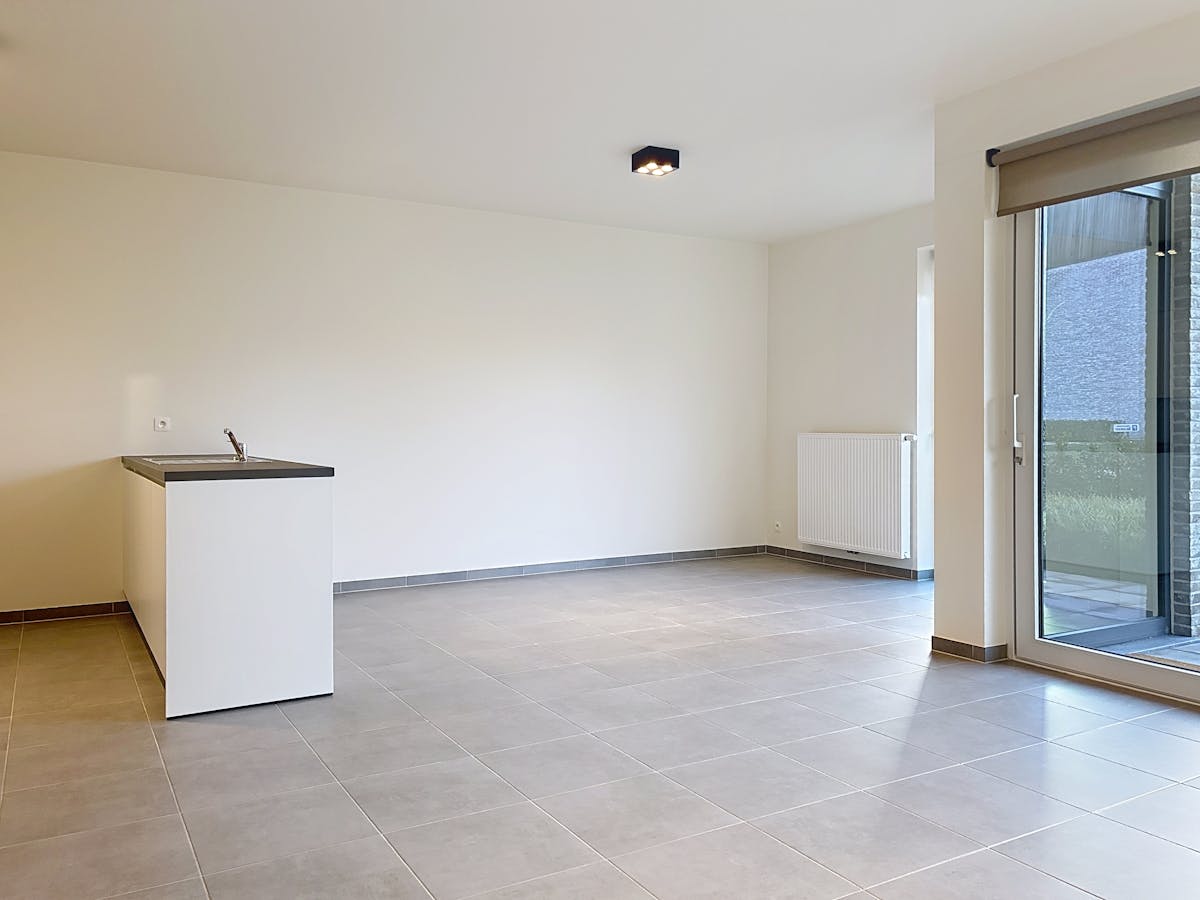 Gelijkvloers appartement met 2 slaapkamers en tuin te Westrozebeke - foto 4