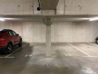 Laatste ondergrondse autostaanplaats (P25) in Residentie Hermes te Baal. Afmetingen: 2,5m breed x 5m diep. Voor meer informatie of een afspraak ter...