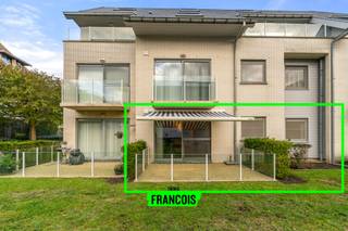 Dit zeer verzorgd en volledig instapklaar gelijkvloers appartement biedt een comfortabele en goed ingedeelde woonervaring in een rustige...